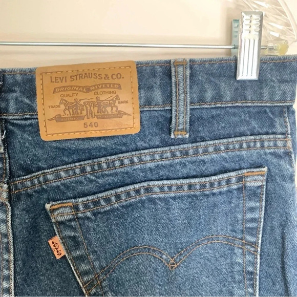 Levi's Dark Wash Distressed Relaxed Fit Cut Off Jean Shorts 32 - Picture 6 of 10